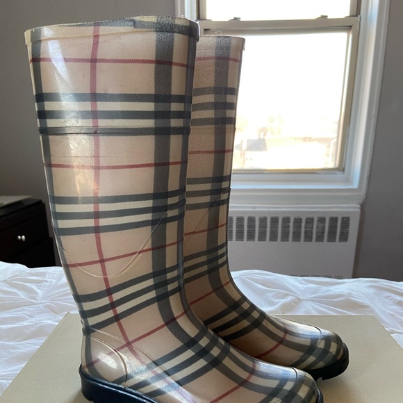 Burberry Rainboots, lightly worn, size 36 - Picture 2 of 5